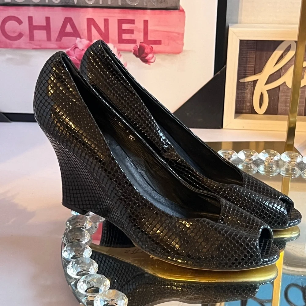 Tory Burch Jude Platform black, snake-embossed leather size 9.5